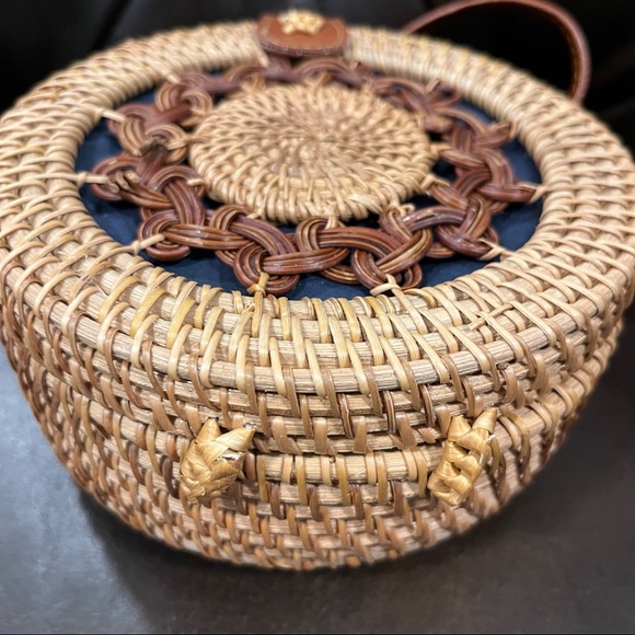 Round Rattan crossbody bag - Picture 2 of 7